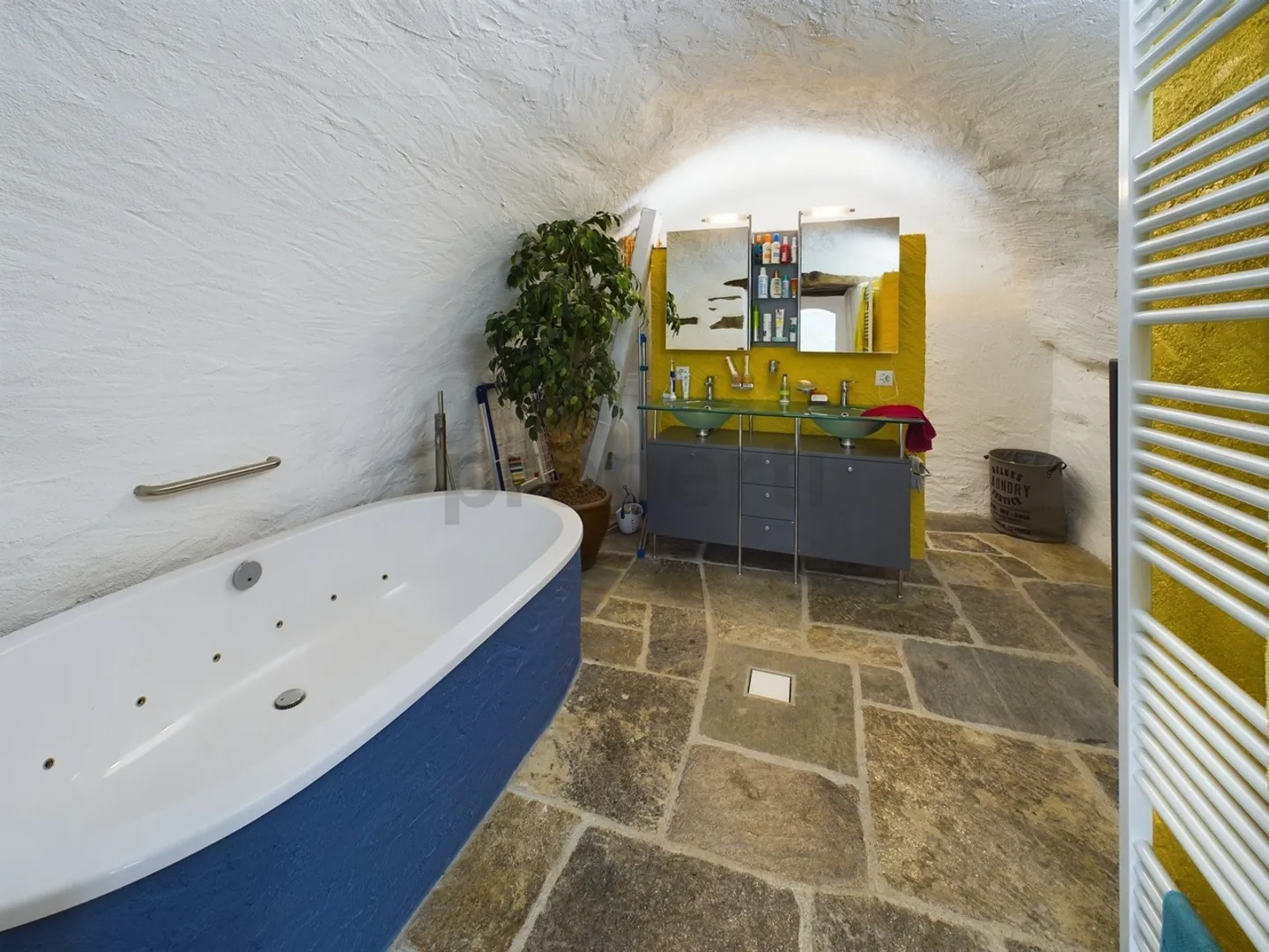 Unica casa indipendente di 5,5 locali con attico separato a Intragna - Foto 9 di 10