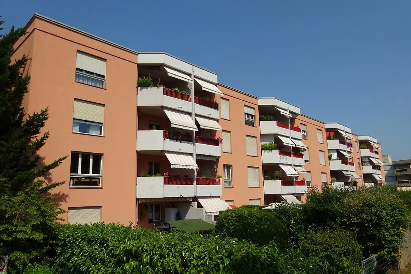 Place de parc extérieur à Gland - Photo 1 sur 1