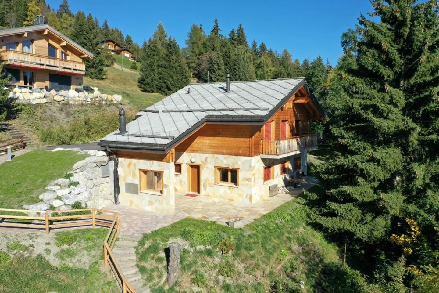 Bellissimo chalet con 4 camere da letto in affitto settimanale. - Foto 3 di 16