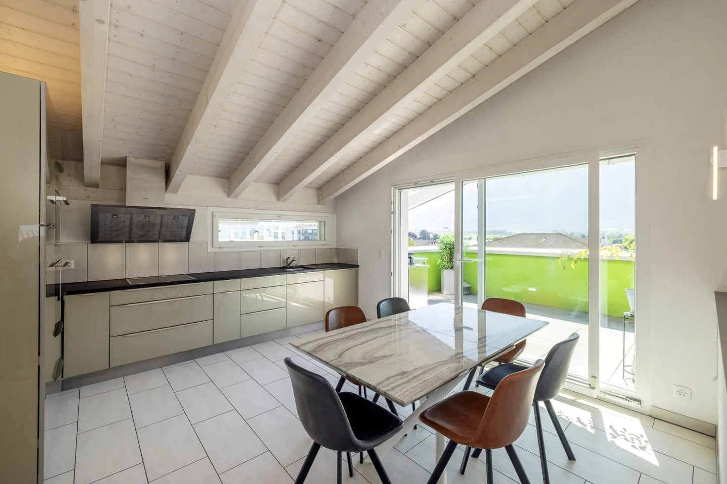 Geräumige 4,5-Zimmer-Penthouse von 146 m2 mit atemberaubendem Blick auf die Alpen - Foto 3 von 20