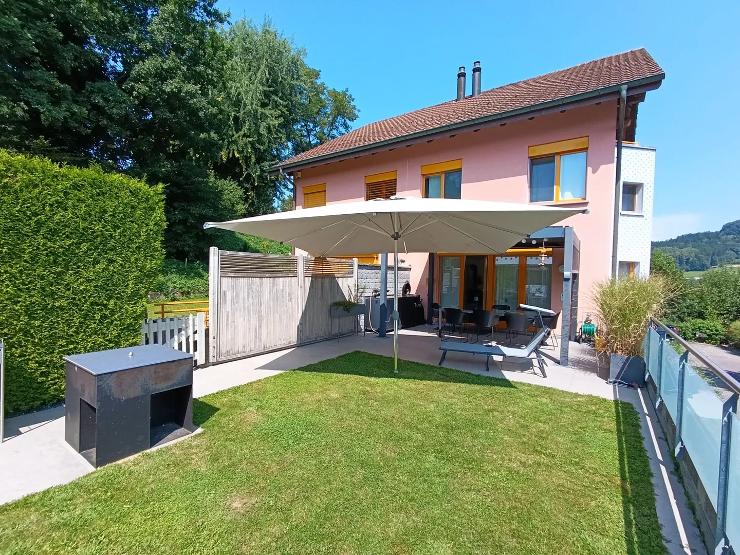 Casa spaziosa per tutta la famiglia! Casa bifamiliare di 5,5 stanze - Foto 1 di 18