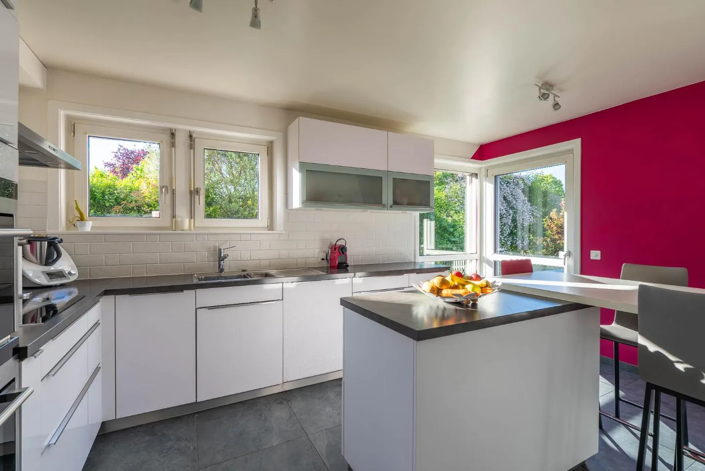 Adjacent Villa with Garden and Pool – Gland (VD) - Photo 6 of 19