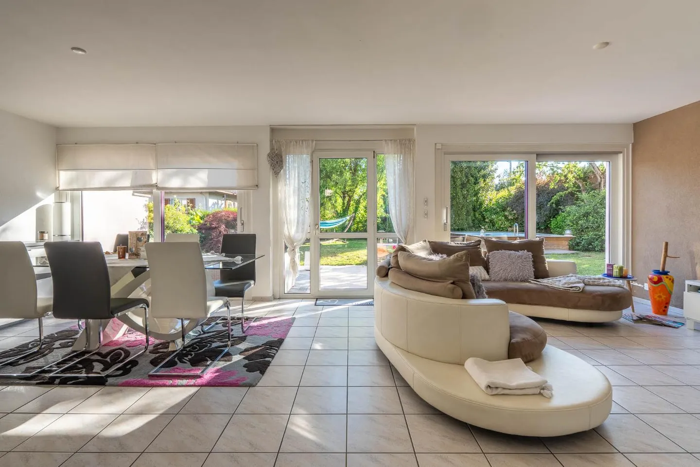 Adjacent Villa with Garden and Pool – Gland (VD) - Photo 9 of 19
