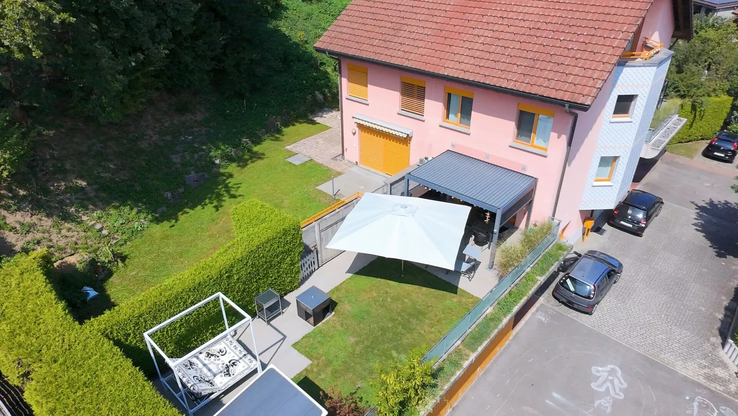 Casa spaziosa per tutta la famiglia! Casa bifamiliare di 5,5 stanze - Foto 2 di 18