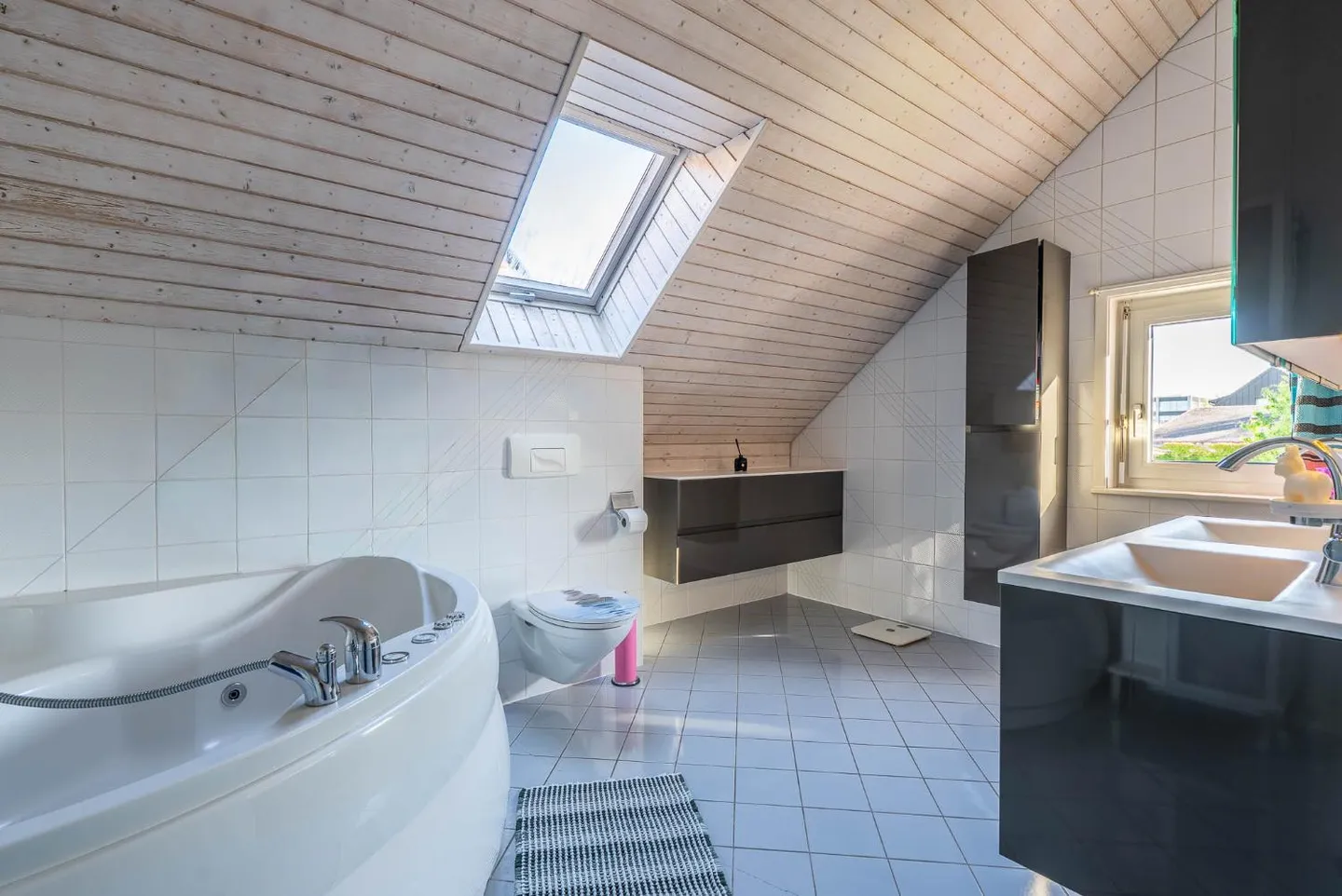 Adjacent Villa with Garden and Pool – Gland (VD) - Photo 12 of 19