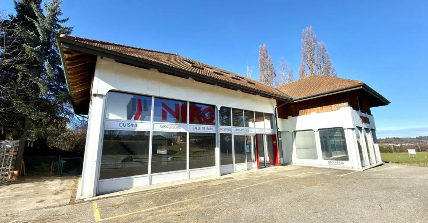 Espace Commercial à Forte Visibilité - Photo 1 sur 13