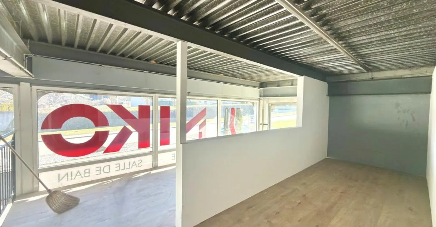 Espace Commercial à Forte Visibilité - Photo 8 sur 13