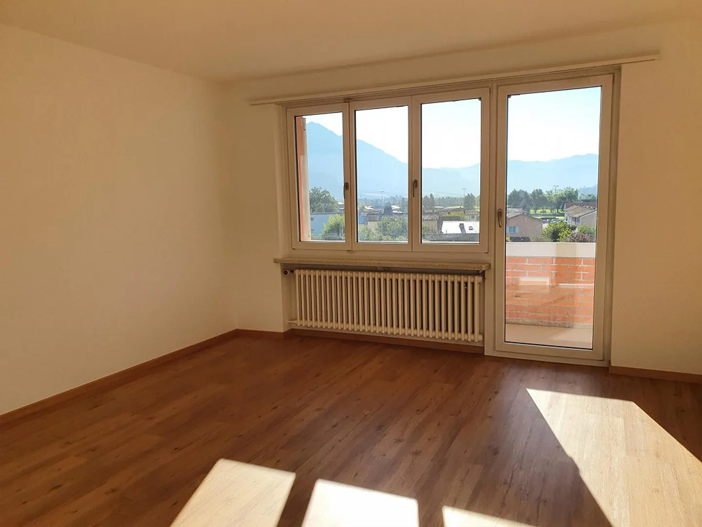 bright 3.5-room apartment with large balcony - Photo 4 of 5