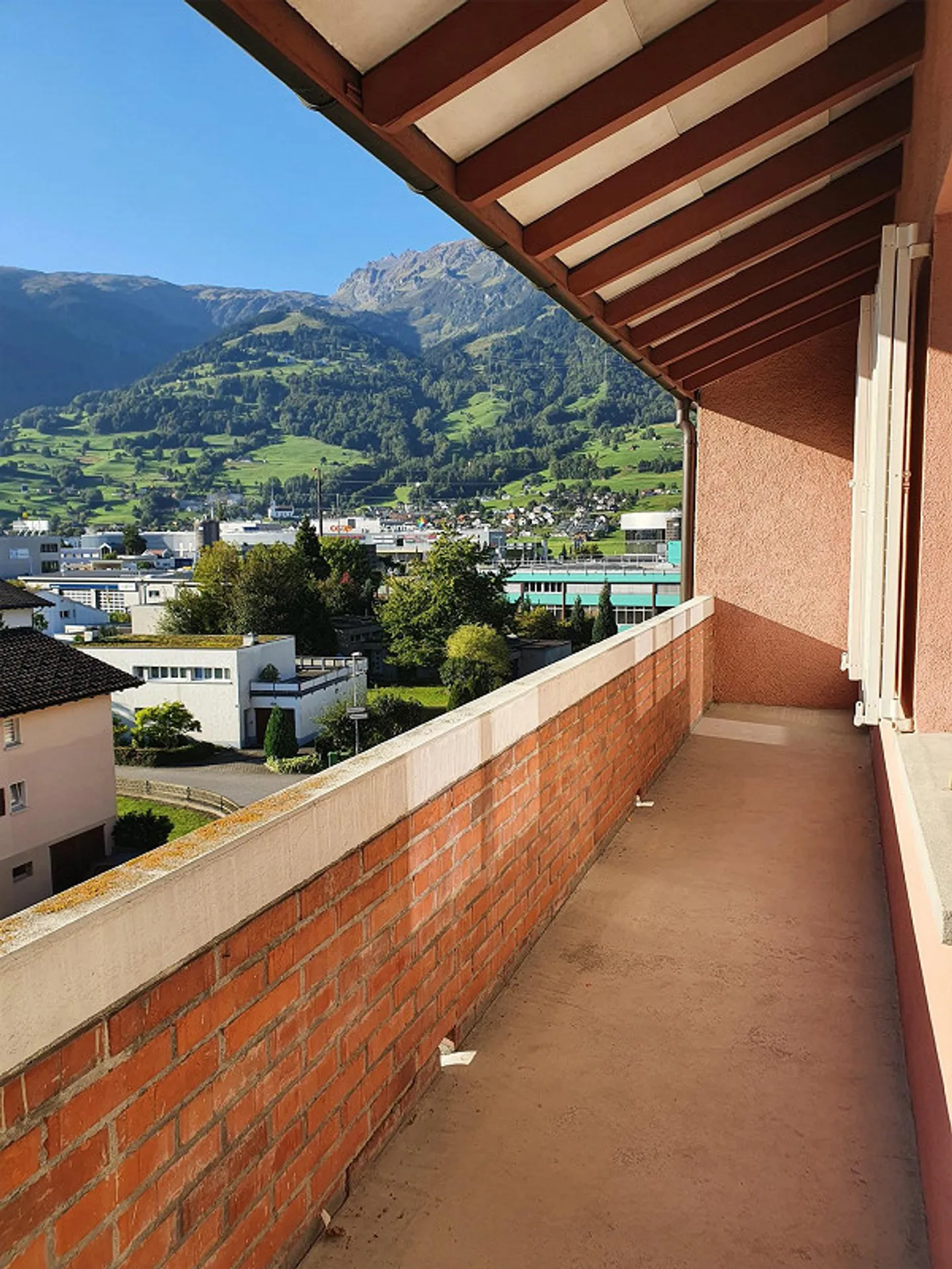 bright 3.5-room apartment with large balcony - Photo 5 of 5