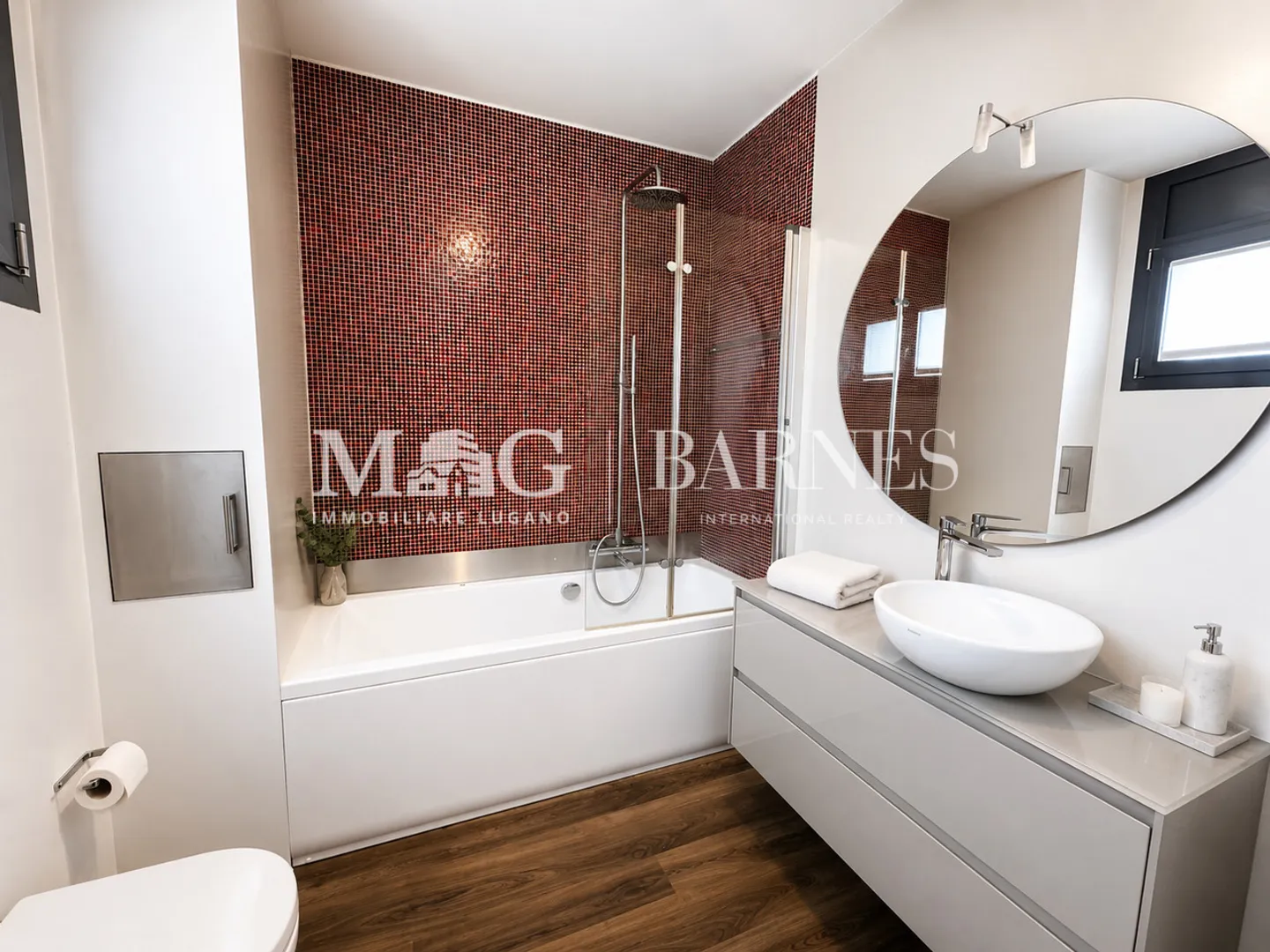 Mendrisio, Stabio: Large single-family house with garden and pool - Photo 13 of 18