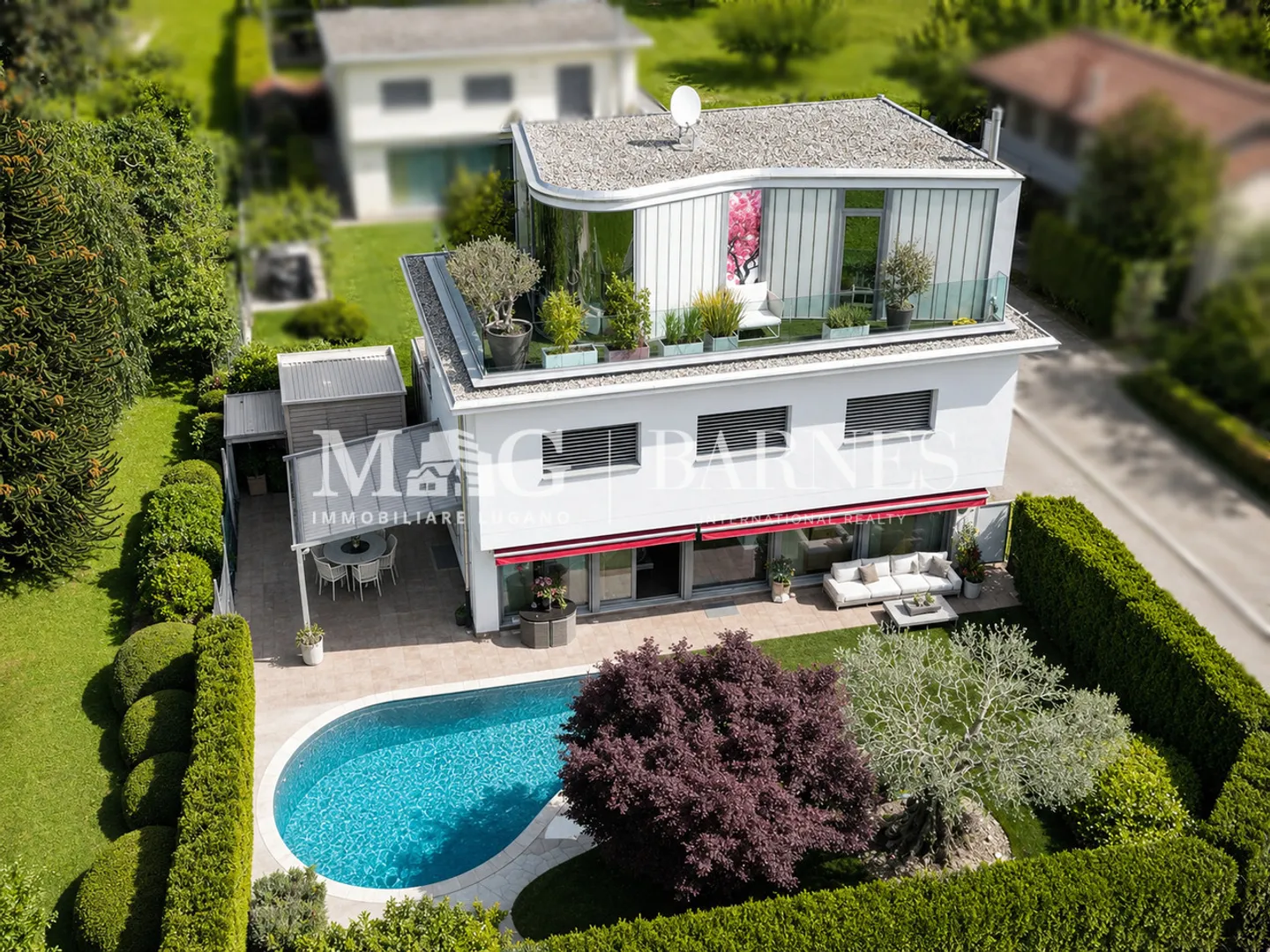 Mendrisio, Stabio: Large single-family house with garden and pool - Photo 2 of 18