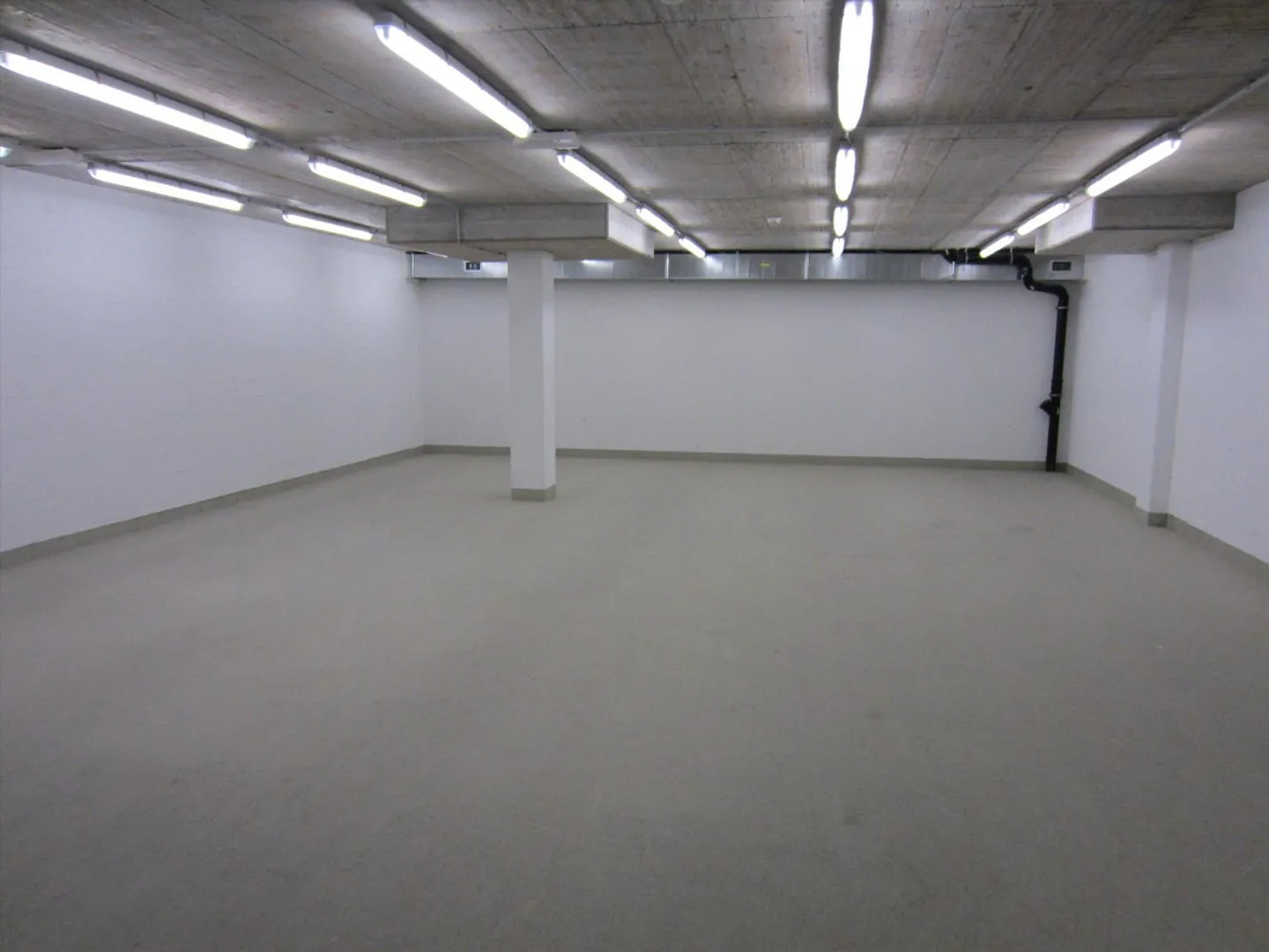 Storage space for rent in modern shopping center - Photo 1 of 2