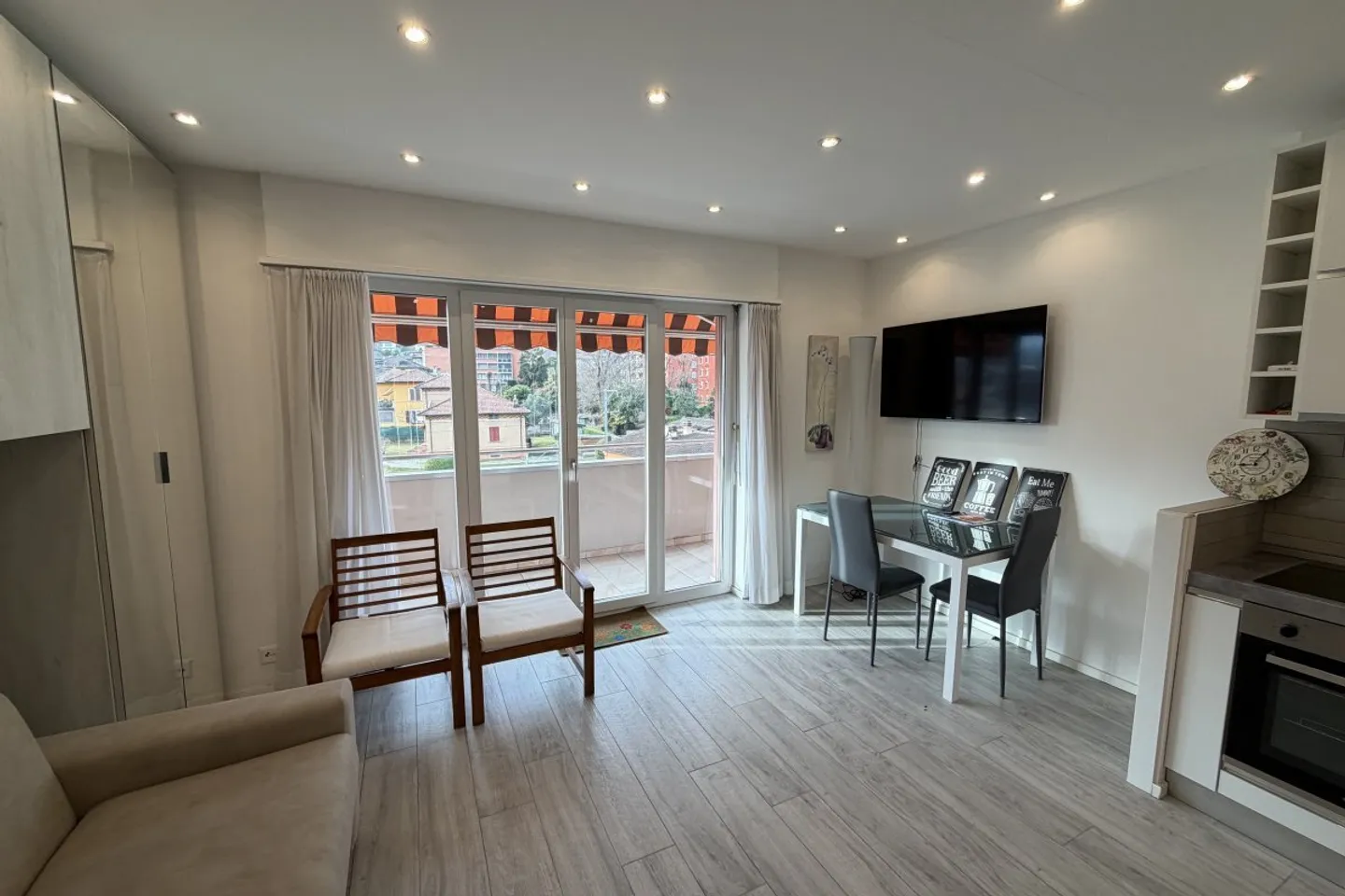 Elegantes Einzimmerapartment Nähe Italien - Foto 2 von 5