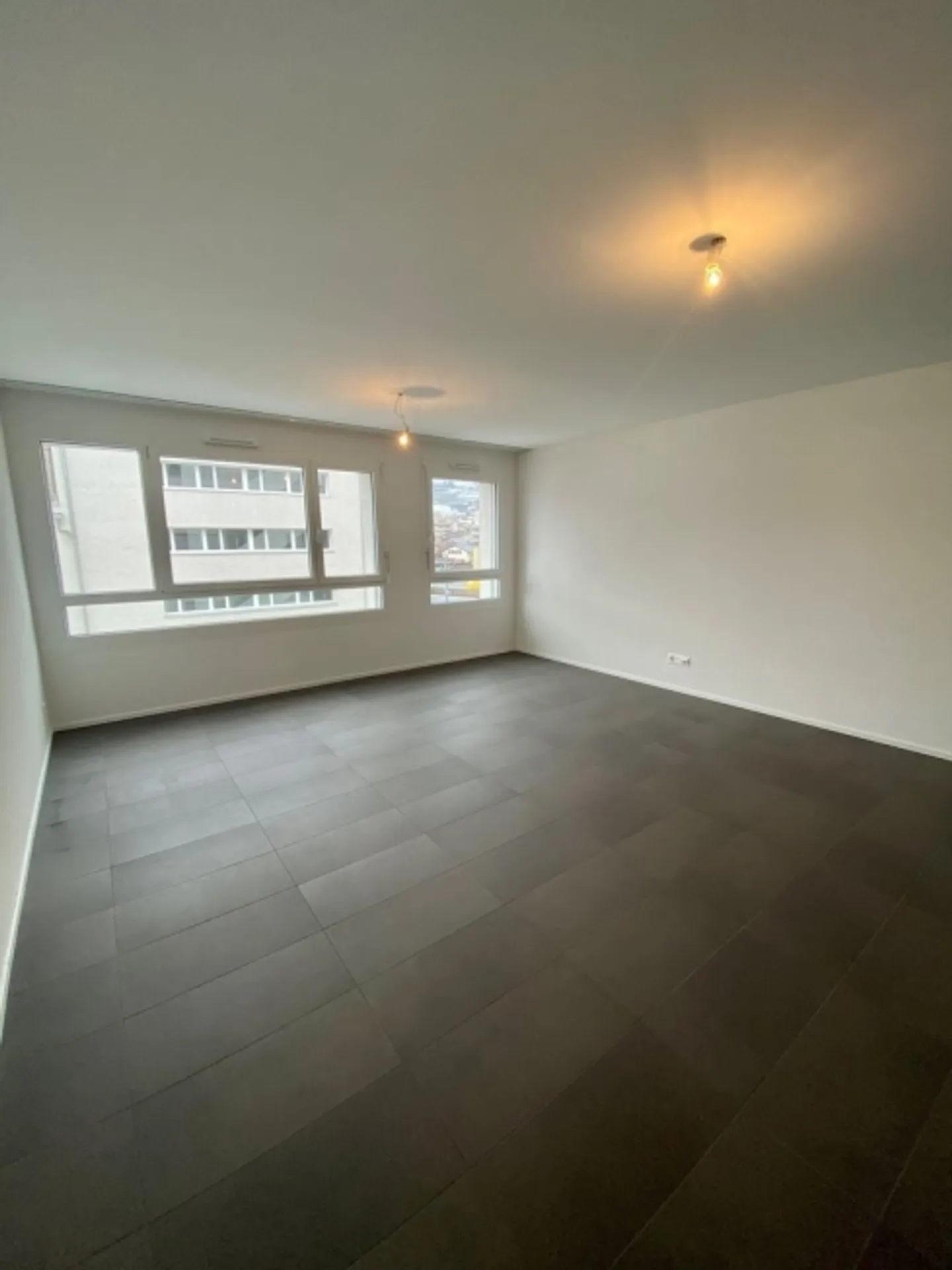 Studio spacieux près du centre de Sierre - Photo 2 sur 4