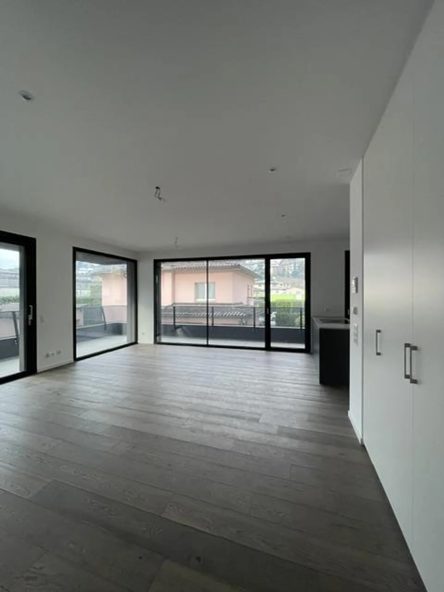 Geräumige Wohnung mit großer Terrasse - Foto 2 von 10