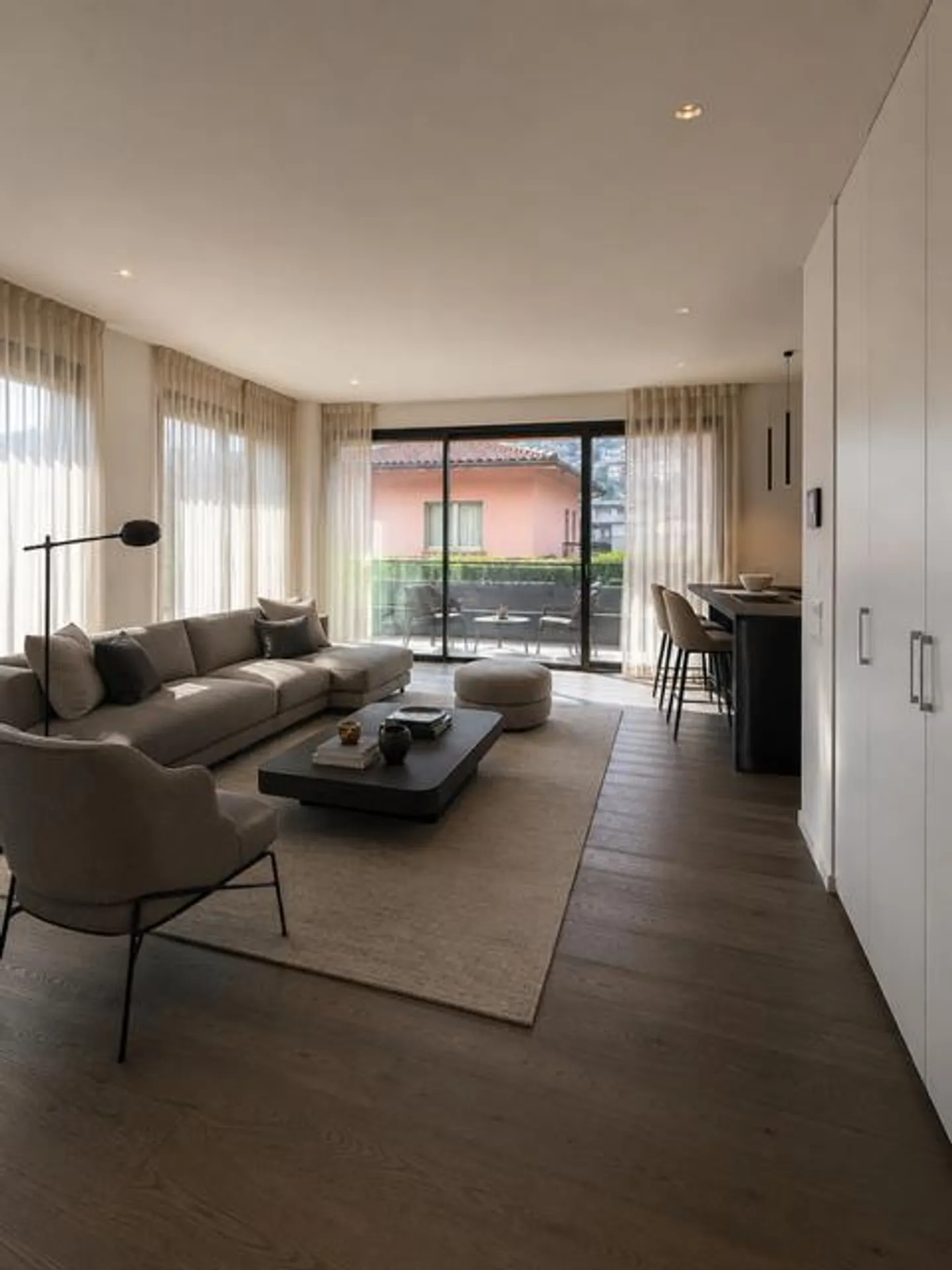Geräumige Wohnung mit großer Terrasse - Foto 3 von 10