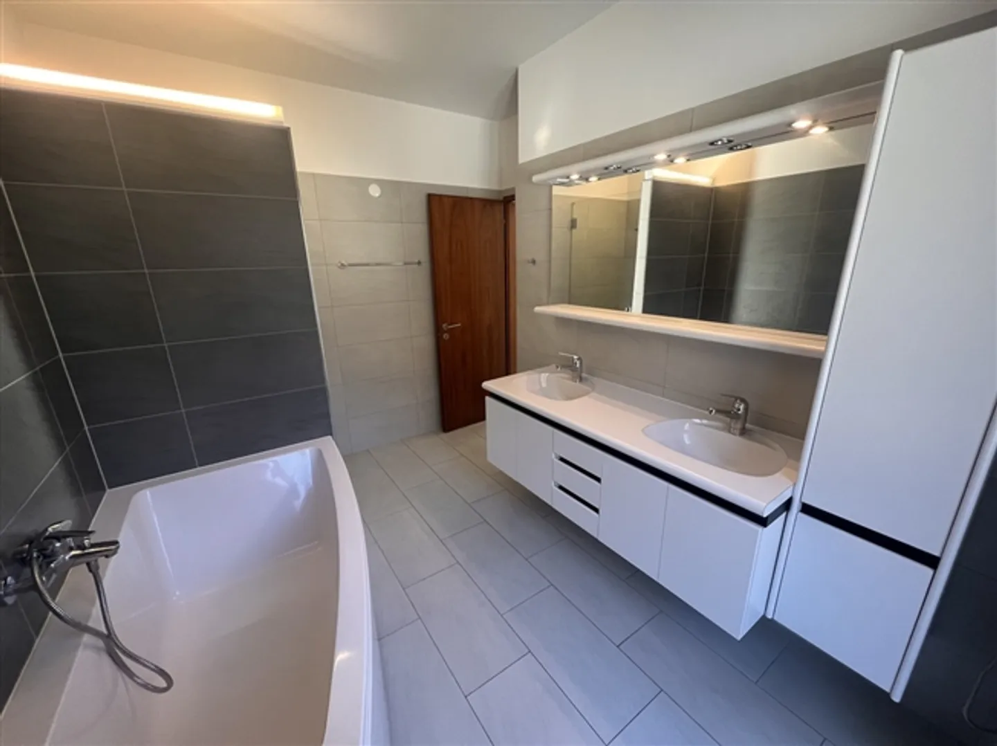 BRIGHT APARTMENT FOR RENT IN GORDUNO, 3.5 ROOMS - Photo 12 of 17