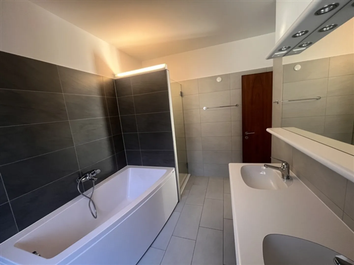 BRIGHT APARTMENT FOR RENT IN GORDUNO, 3.5 ROOMS - Photo 13 of 17