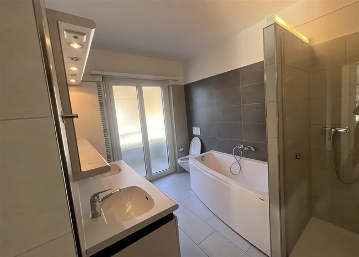 BRIGHT APARTMENT FOR RENT IN GORDUNO, 3.5 ROOMS - Photo 14 of 17