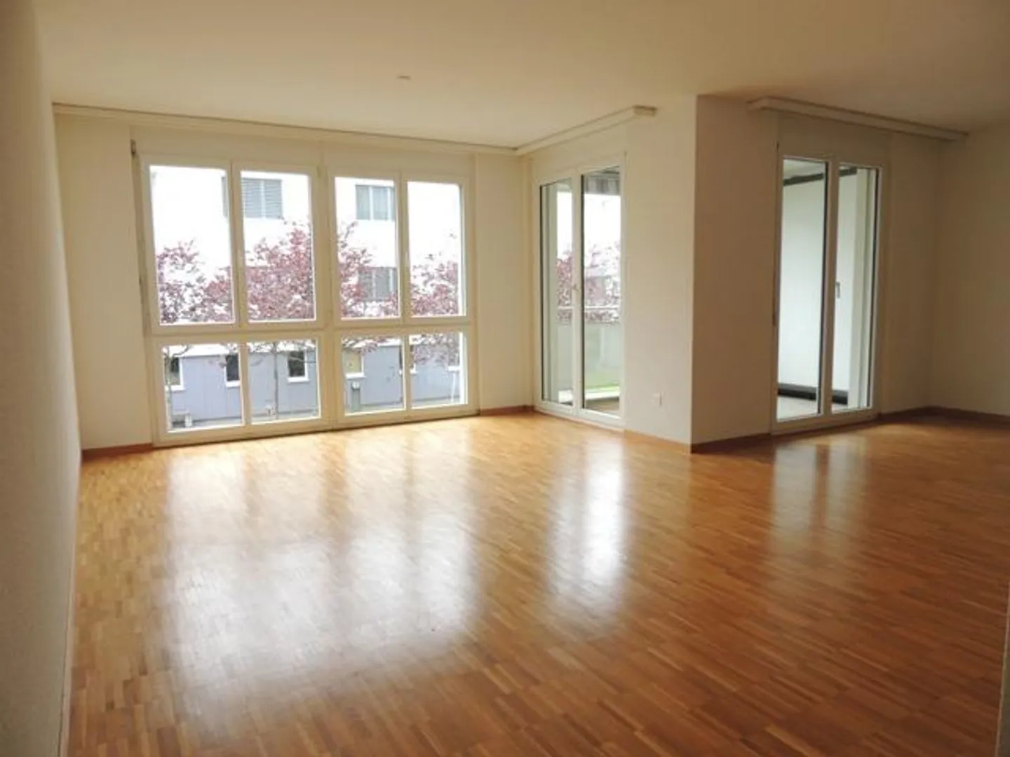 Vivre au cœur de Pfäffikon sans dépôt ! - Photo 2 sur 7