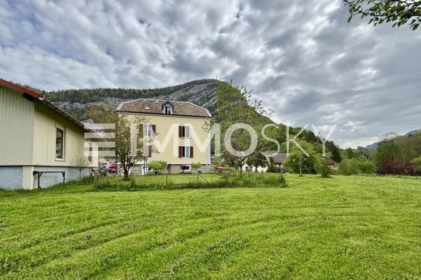 Maison Charmante avec 2 Appartements - Photo 1 sur 5