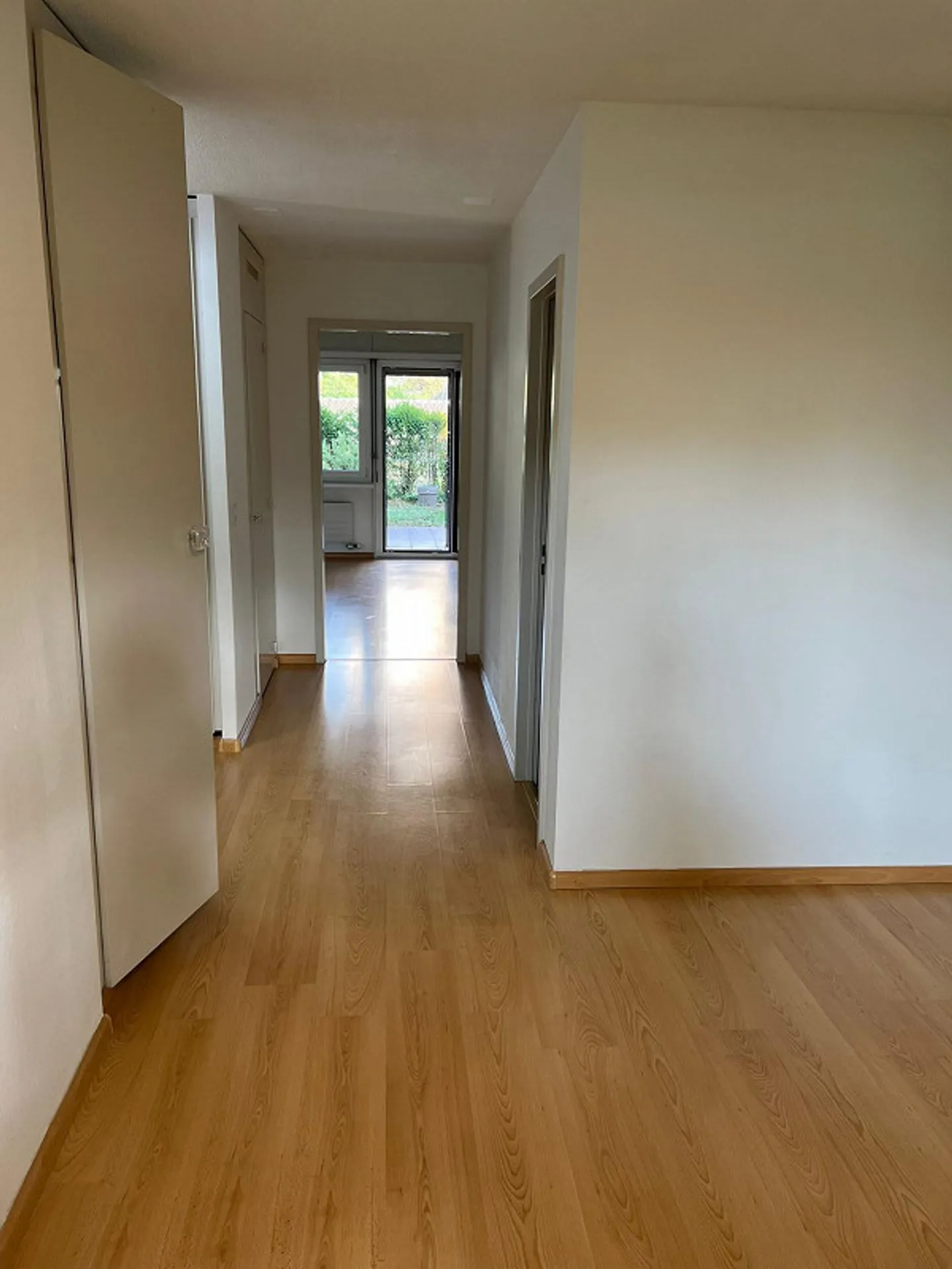 1.5-room apartment with patio & garden, plus parking space - Photo 9 of 16