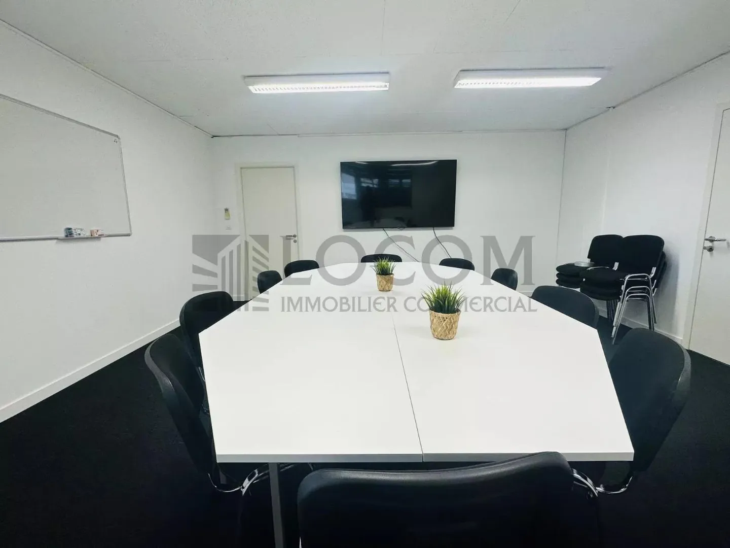 Scrivania o Ufficio Privato con Vista sul Lago - Foto 8 di 8