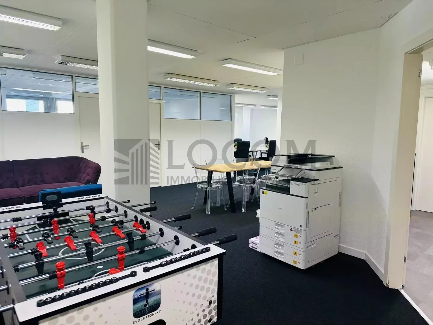 Scrivania o Ufficio Privato con Vista sul Lago - Foto 4 di 8