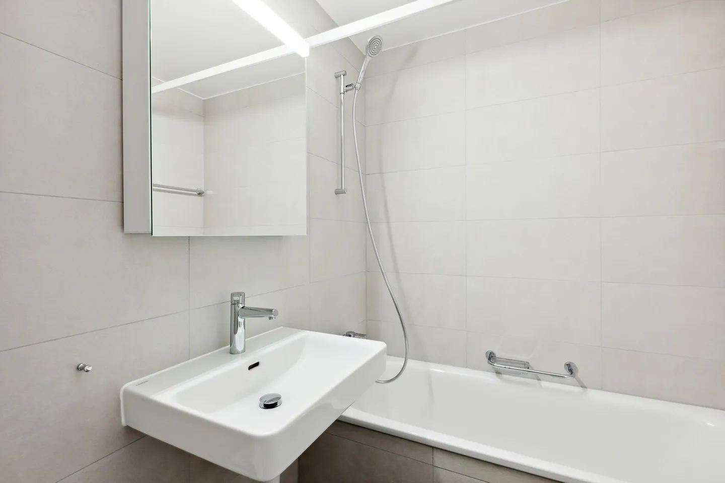 Appartamento completamente ristrutturato con deposito gratuito - Foto 5 di 10