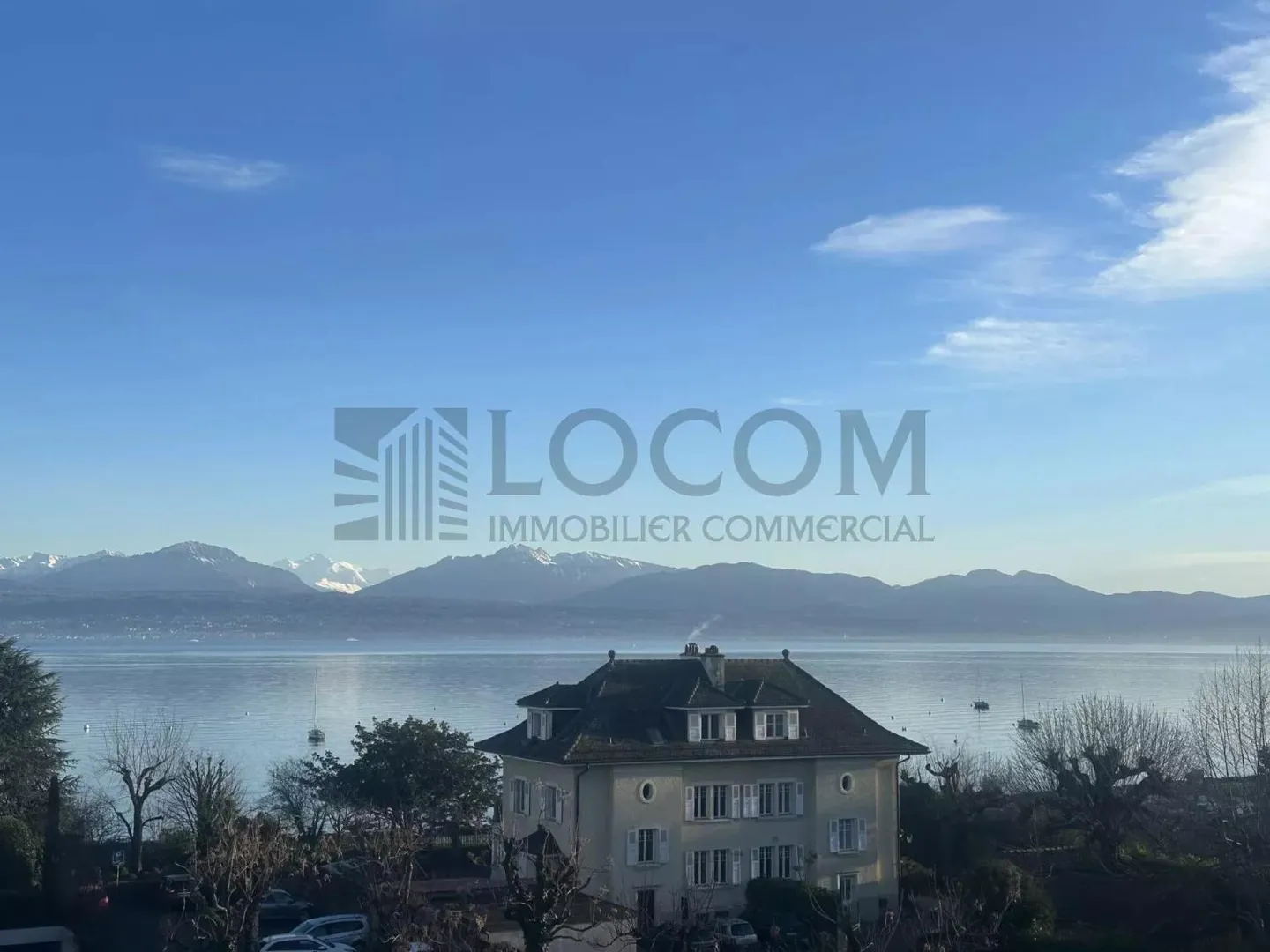 Scrivania o Ufficio Privato con Vista sul Lago - Foto 7 di 8