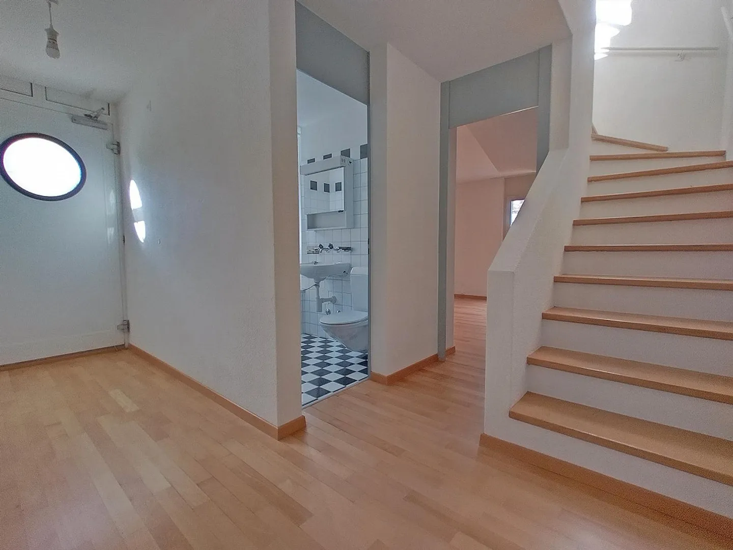 Magnifique appartement en duplex vous attend! - Photo 2 sur 8