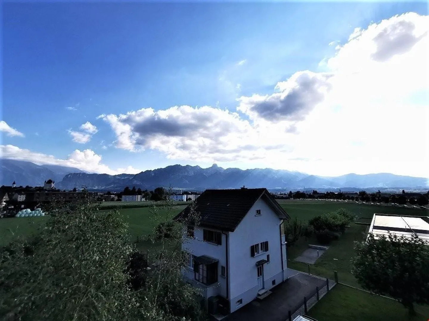 Appartement Charmant avec Vue sur Montagne - Photo 1 sur 12