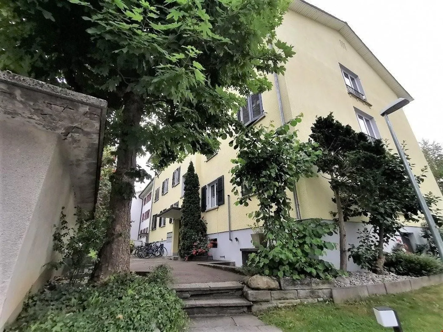 Appartement Charmant avec Vue sur Montagne - Photo 2 sur 12