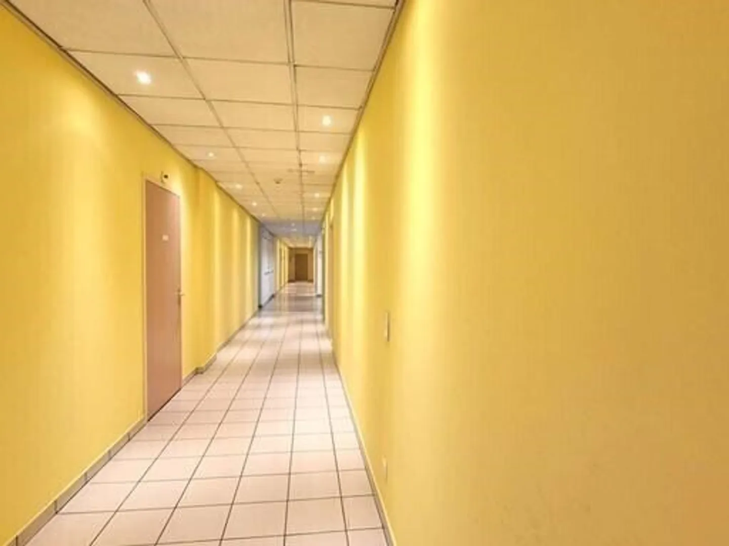 Commercial à louer - Photo 2 sur 3