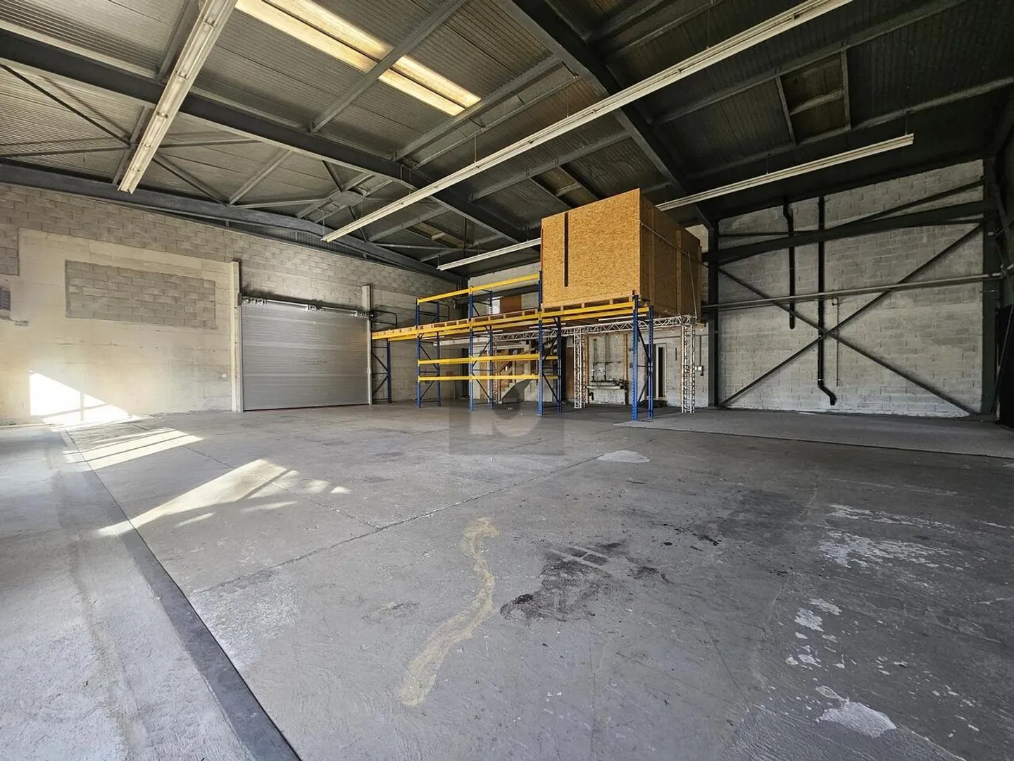 GRANDE HALL CON MEZZANINE! - Foto 1 di 6