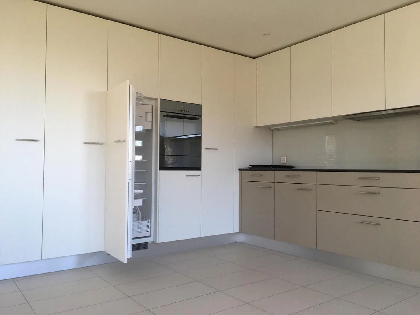 Appartement central de 4 1/2 pièces avec vue sur les montagnes - Photo 3 sur 12