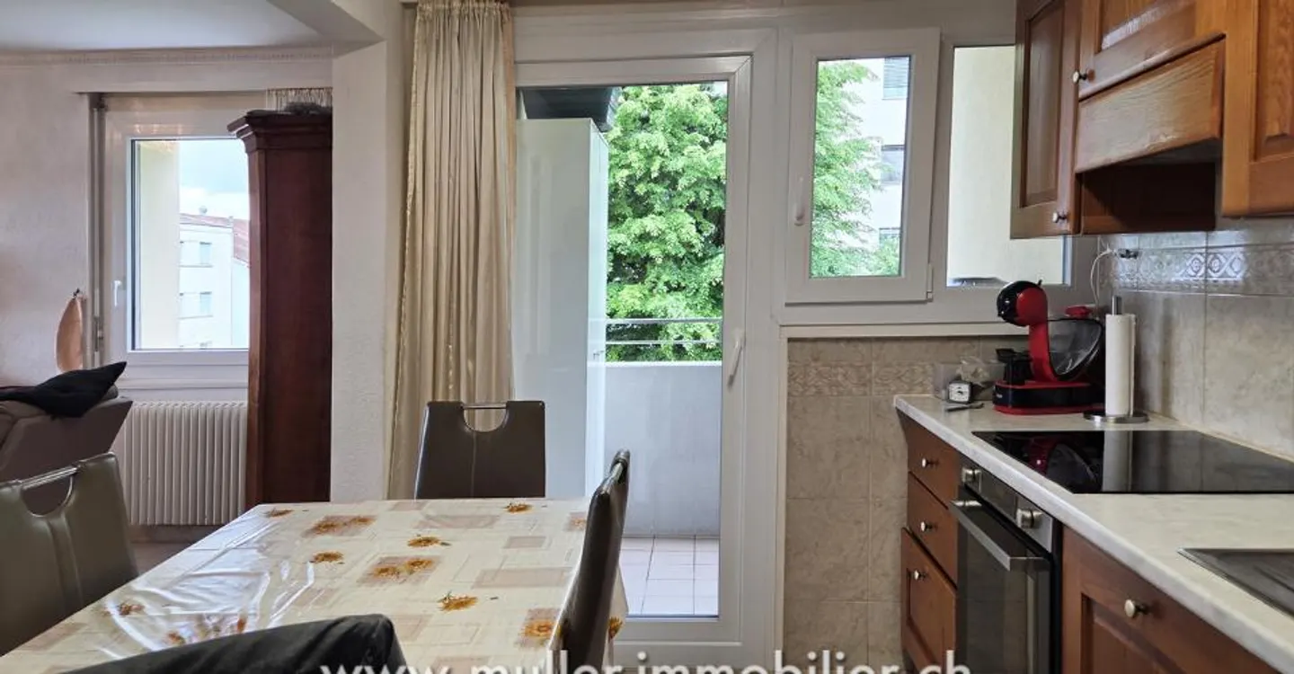 Charming Apartment with Scenic Views - Photo 3 of 13