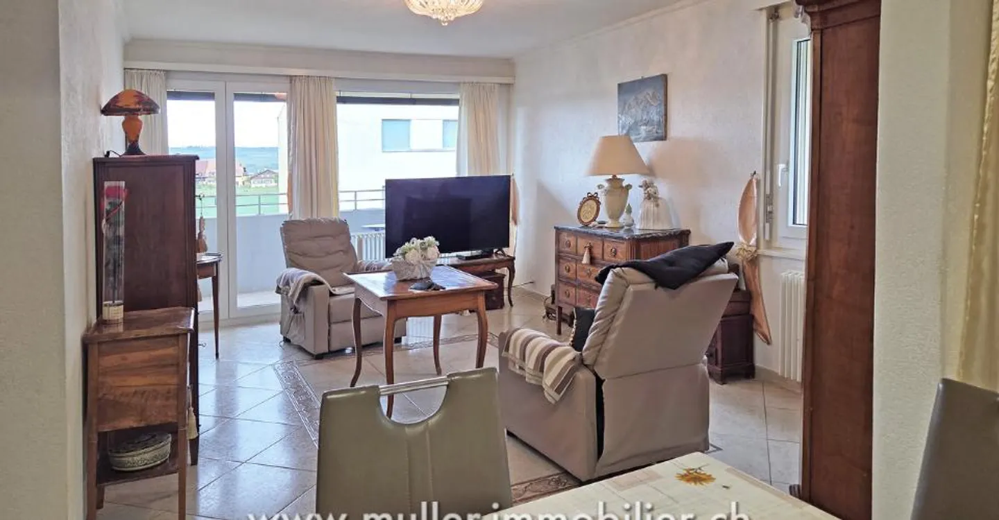 Charming Apartment with Scenic Views - Photo 5 of 13
