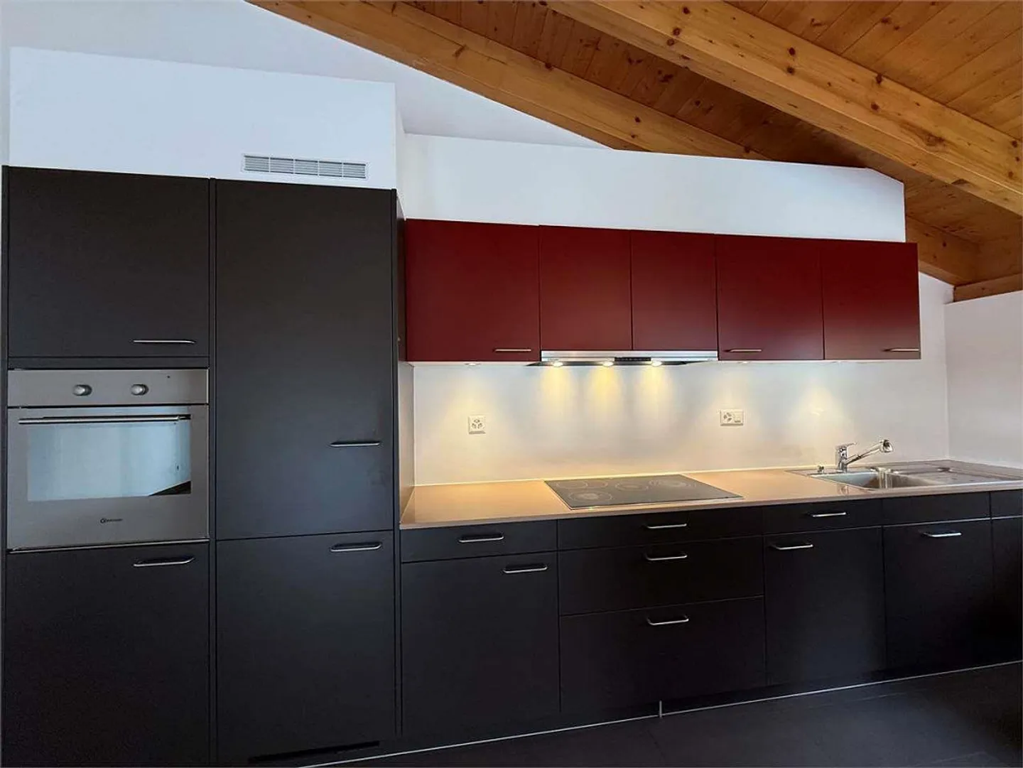 Appartement mansardé de 4,5 pièces, entouré de verdure à Cadro - Photo 5 sur 13