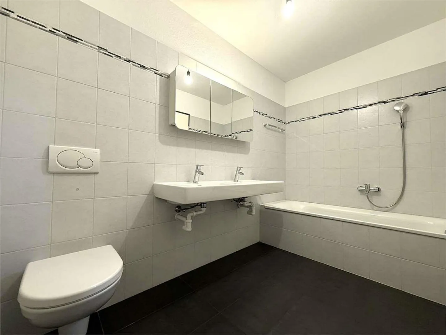 Appartement mansardé de 4,5 pièces, entouré de verdure à Cadro - Photo 11 sur 13