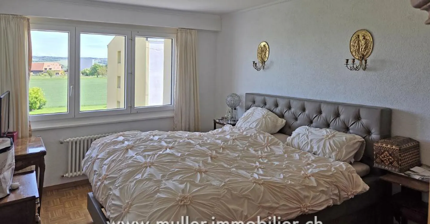 Charming Apartment with Scenic Views - Photo 8 of 13