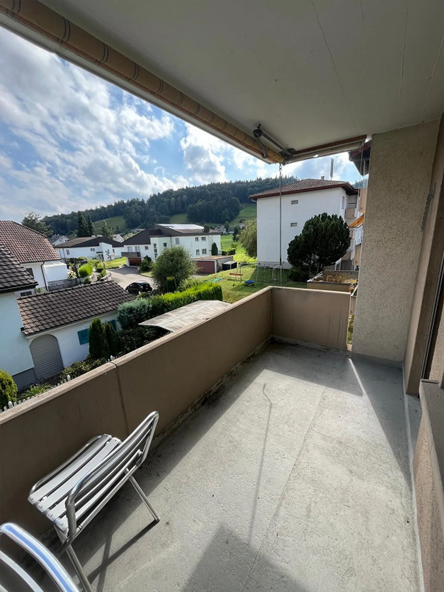 Appartamento 4.5 stanze in una posizione tranquilla ad Altishofen - Foto 1 di 7