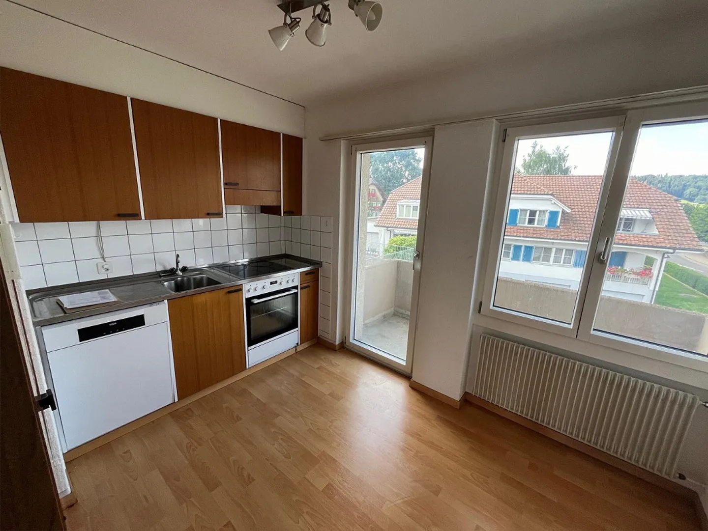 Appartamento 4.5 stanze in una posizione tranquilla ad Altishofen - Foto 2 di 7