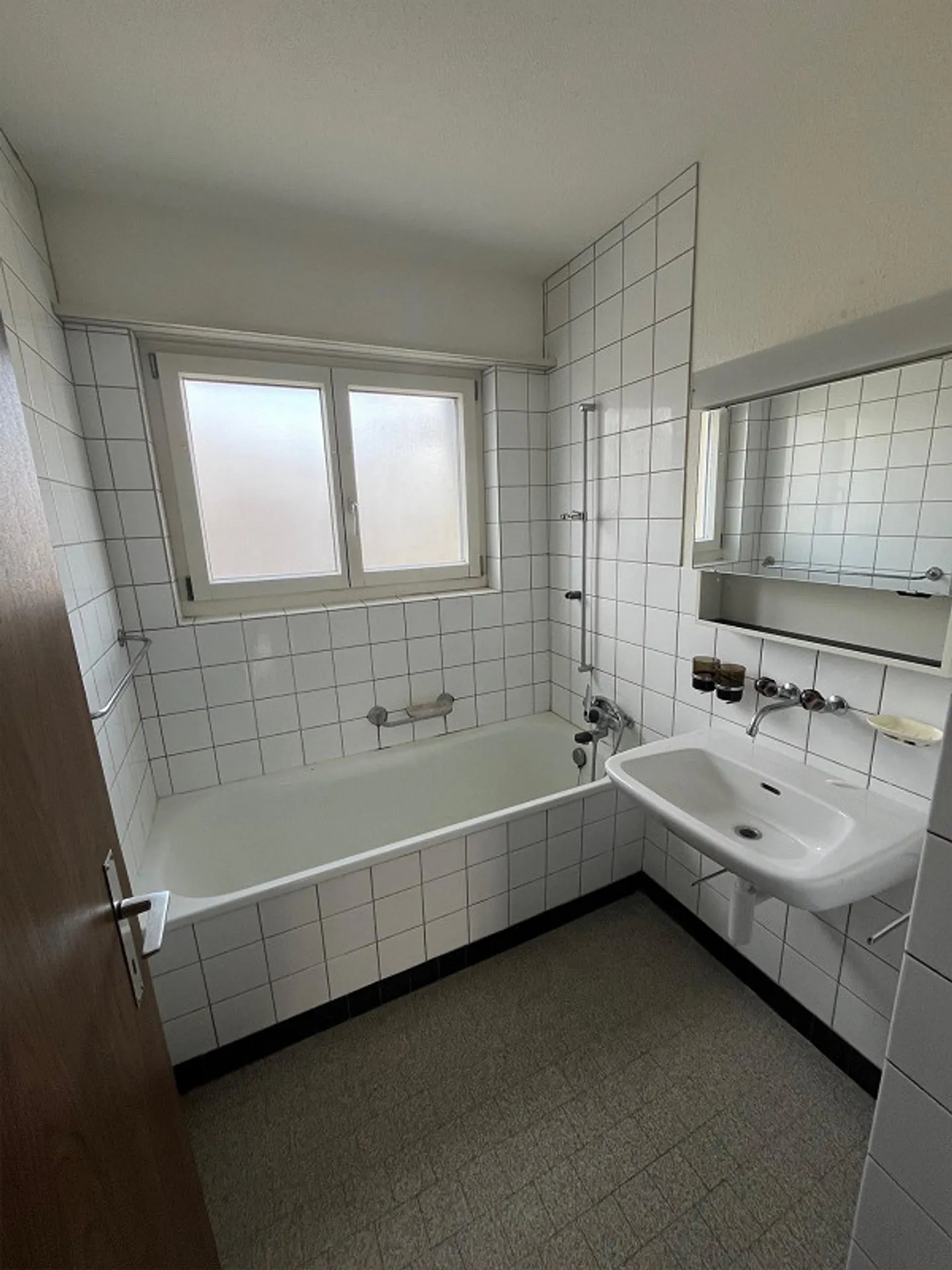 Appartamento 4.5 stanze in una posizione tranquilla ad Altishofen - Foto 3 di 7