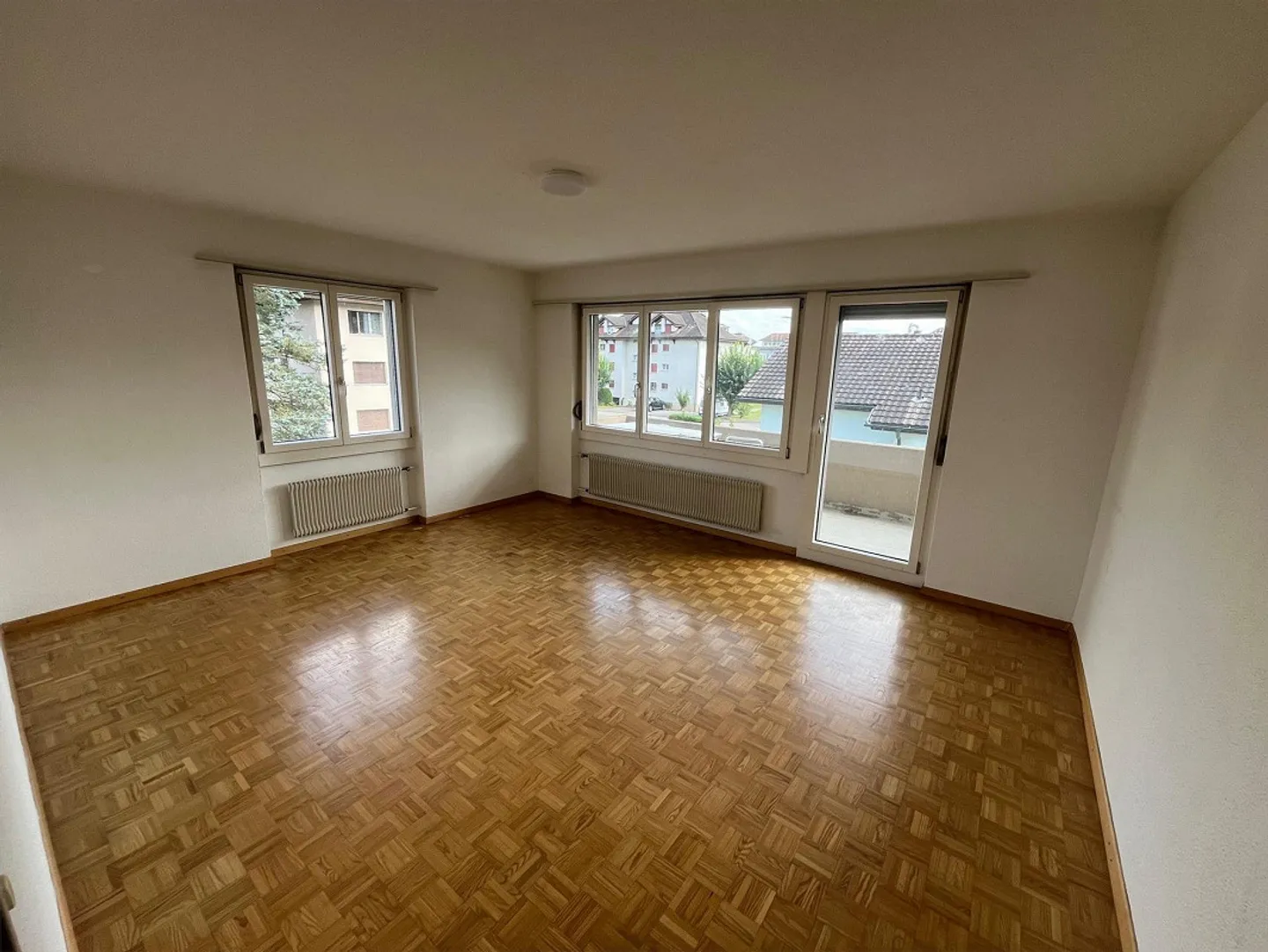 Appartamento 4.5 stanze in una posizione tranquilla ad Altishofen - Foto 4 di 7