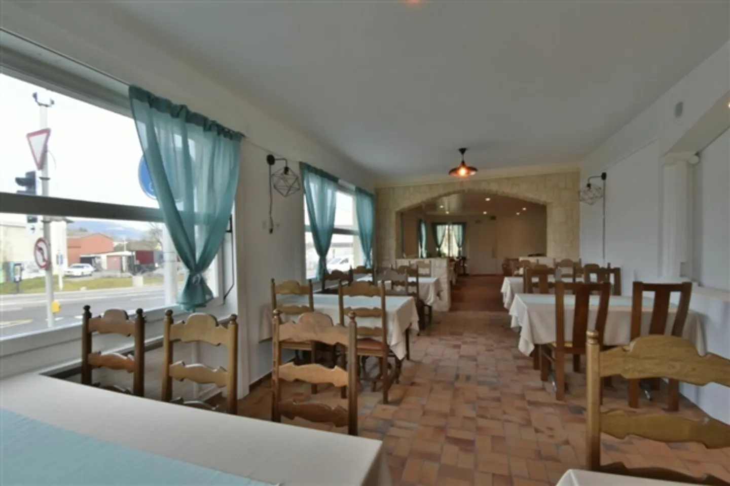 Restaurant en Emplacement de Choix! - Photo 7 sur 20