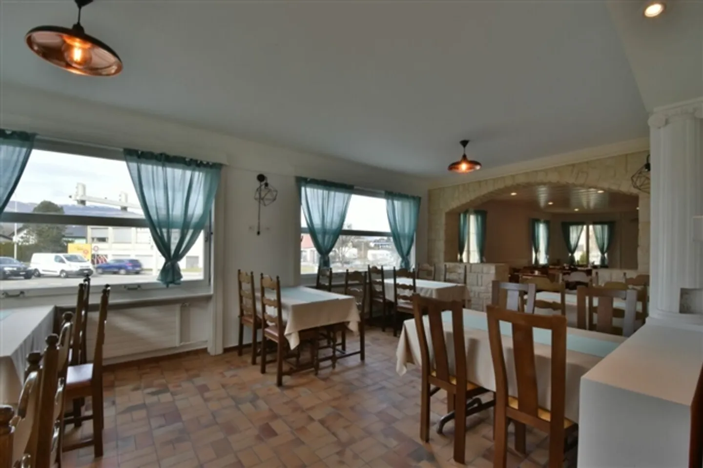 Restaurant en Emplacement de Choix! - Photo 8 sur 20