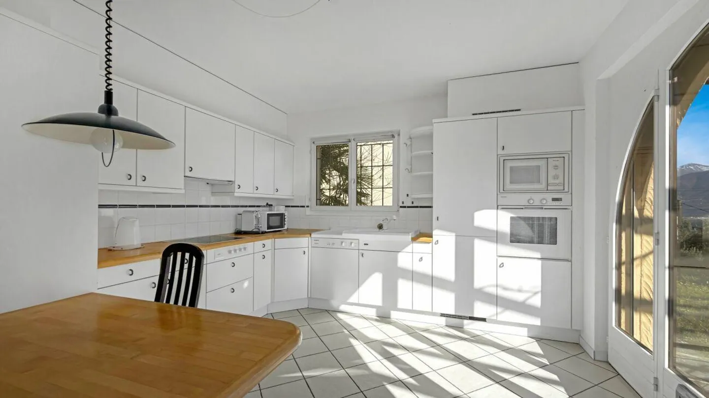 Incantevole casa familiare con vista lago - Foto 4 di 14