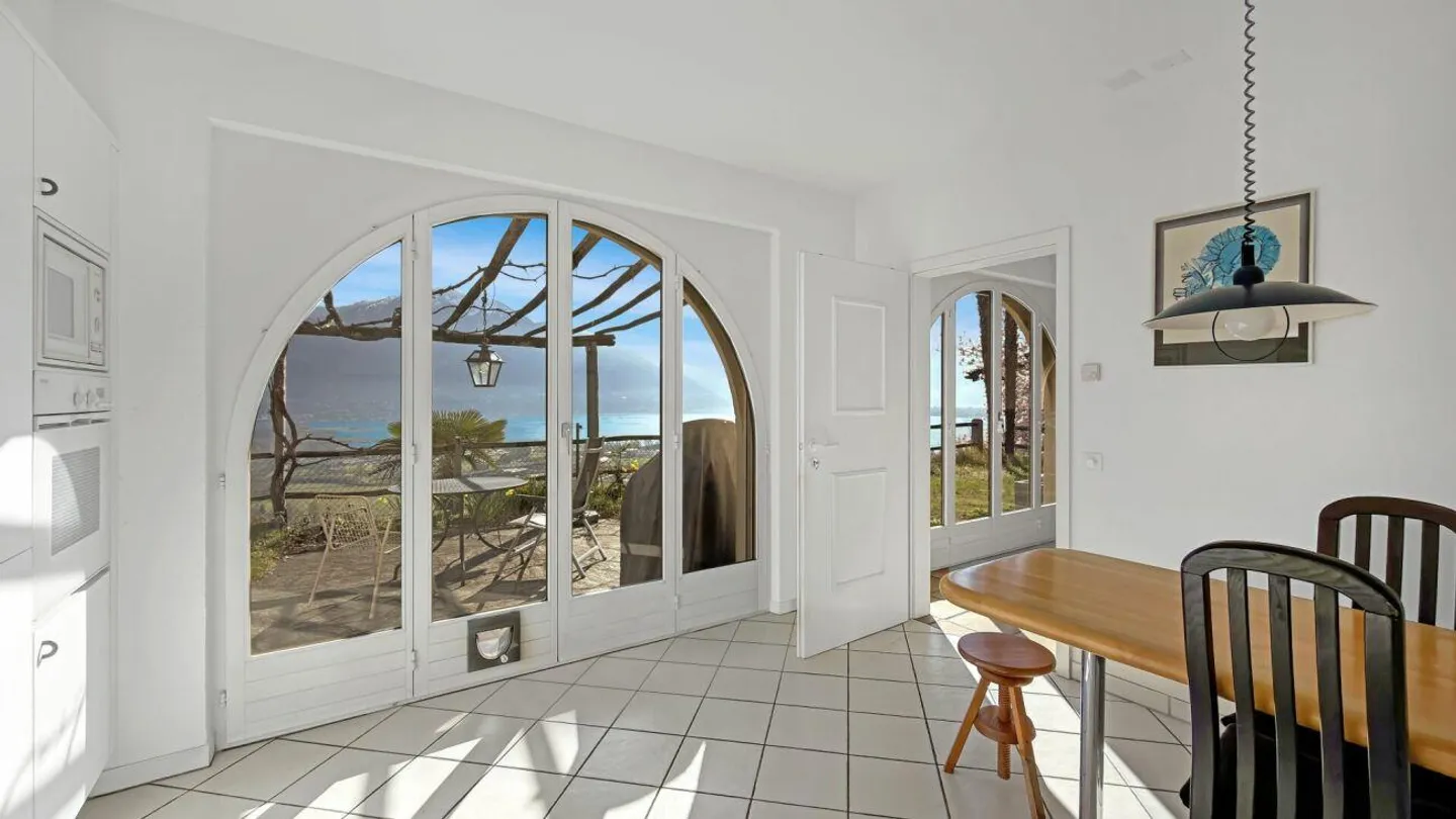 Incantevole casa familiare con vista lago - Foto 5 di 14