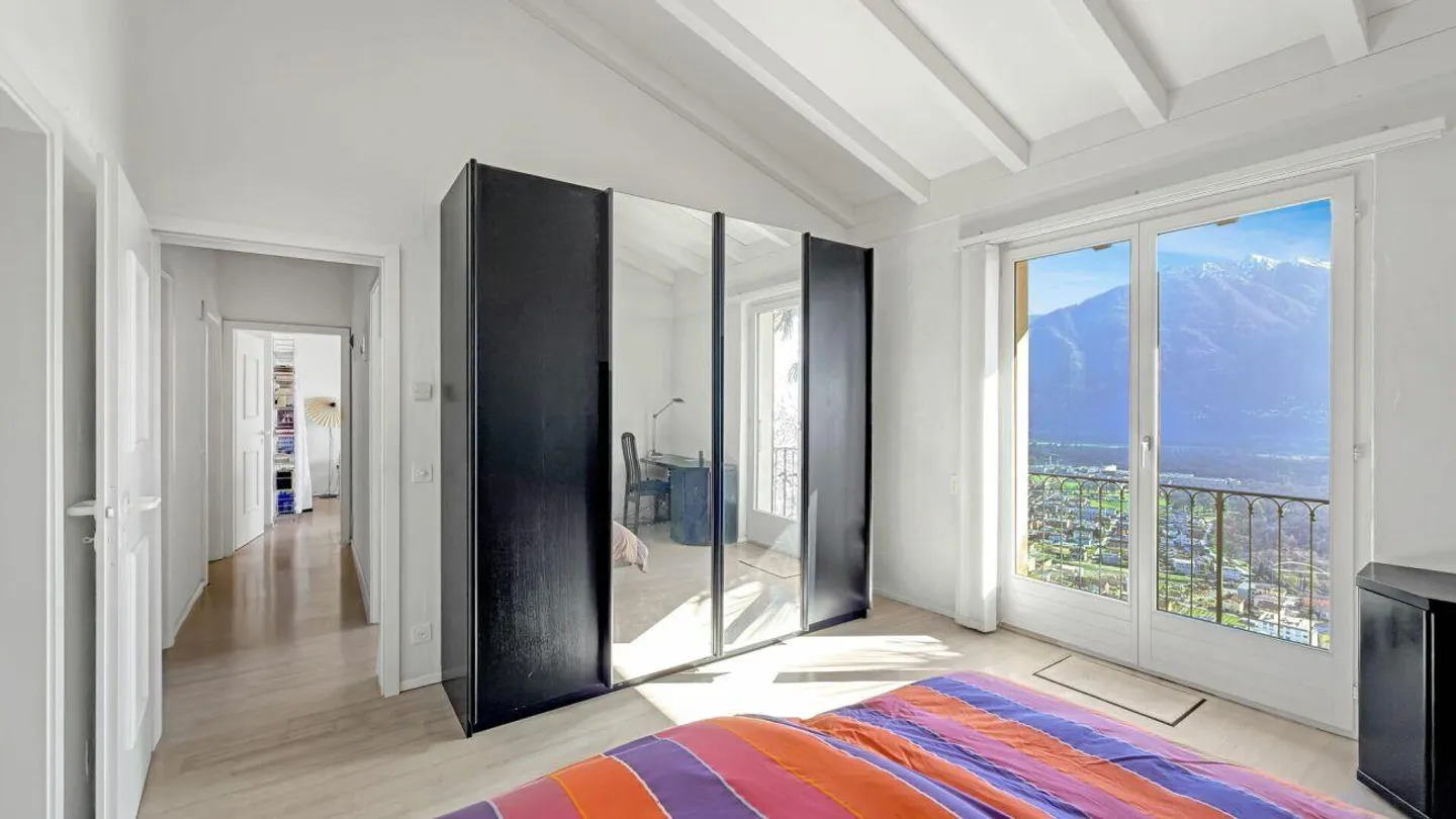 Incantevole casa familiare con vista lago - Foto 7 di 14